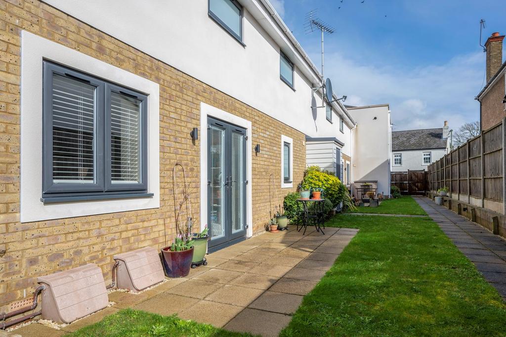 Kemble Close, Weybridge, KT13 1 bed for sale £325,000