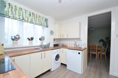 3 bedroom semi-detached house for sale, Kent Avenue, East Cowes