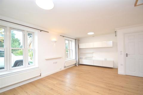 2 bedroom ground floor flat for sale, Millfield Avenue, East Cowes