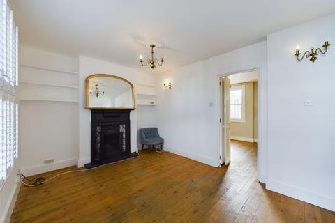 48 School Road, East Molesey, KT8 0DN