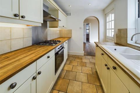48 School Road, East Molesey, KT8 0DN