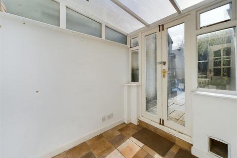48 School Road, East Molesey, KT8 0DN