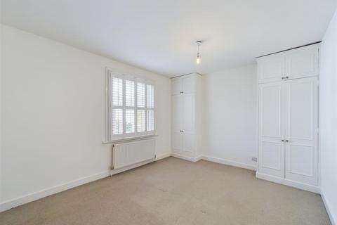 48 School Road, East Molesey, KT8 0DN