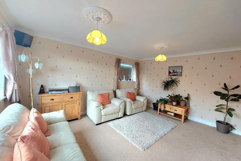 4 bedroom detached house for sale - Glenfield Drive, Great Doddington, Northamptonshire NN29