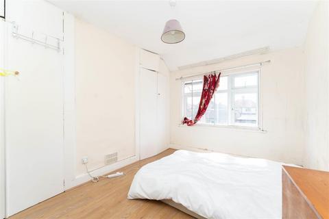 64 Victoria Gardens, Hounslow, TW5 9DE