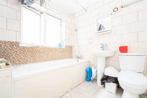 64 Victoria Gardens, Hounslow, TW5 9DE