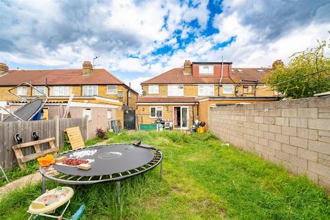 64 Victoria Gardens, Hounslow, TW5 9DE