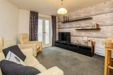 2 bedroom ground floor flat for sale, Spindle Close, Dewsbury WF12