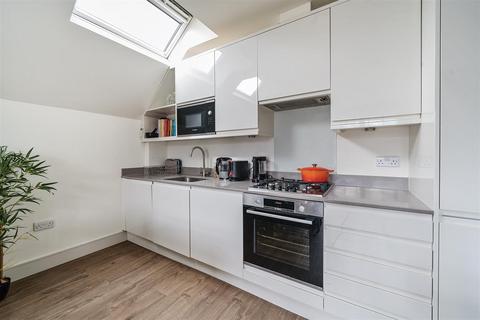 2 bedroom apartment for sale, Lingfield Avenue, Kingston Upon Thames