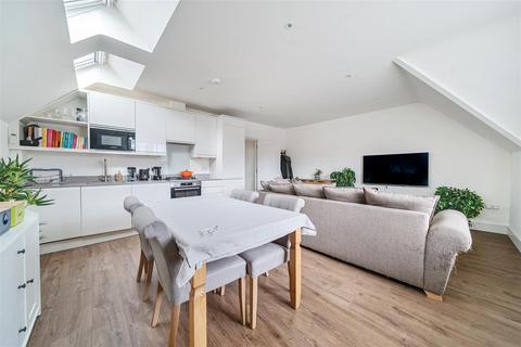 2 bedroom apartment for sale - Lingfield Avenue, Kingston Upon Thames