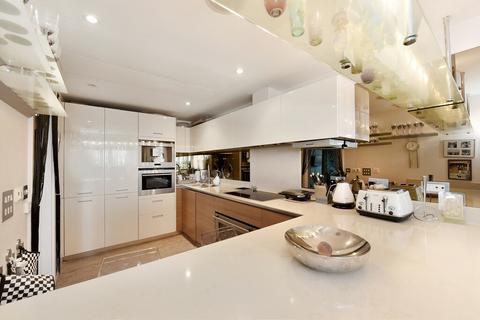 3 bedroom flat to rent, Ensign House, Battersea Reach, SW18