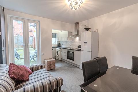 71 Arnold Road, Nottingham, NG6 0ED