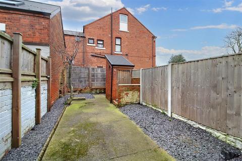 71 Arnold Road, Nottingham, NG6 0ED