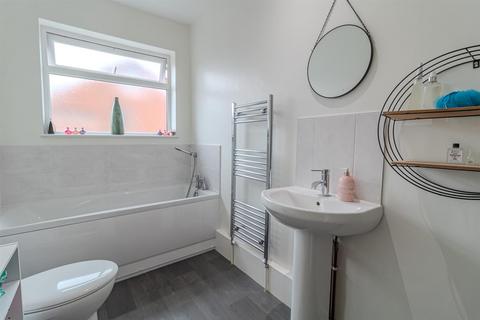 71 Arnold Road, Nottingham, NG6 0ED