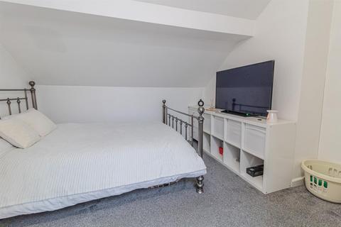 71 Arnold Road, Nottingham, NG6 0ED