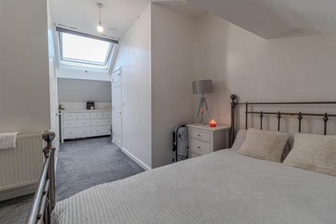 71 Arnold Road, Nottingham, NG6 0ED