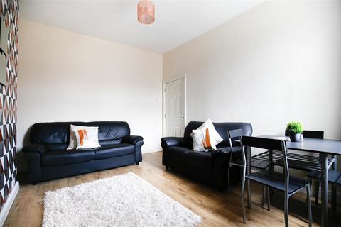 3 bedroom flat to rent, Meldon Terrace, Newcastle Upon Tyne NE6