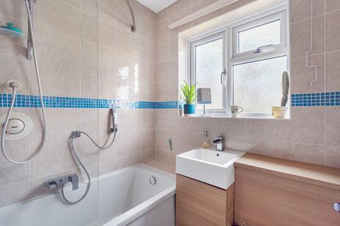 64 Warwick Road, London, SE20 7YL