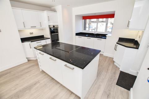 4 bedroom detached house for sale, Papenburg Road, Canvey Island