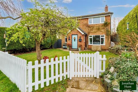 4 bedroom detached house for sale, Horse Shoe Hill, Buntingford SG9