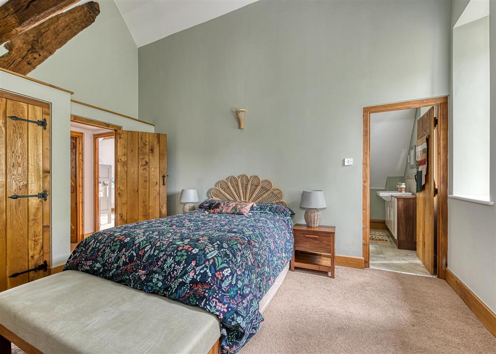 The Tythe Barn-bed2.jpg