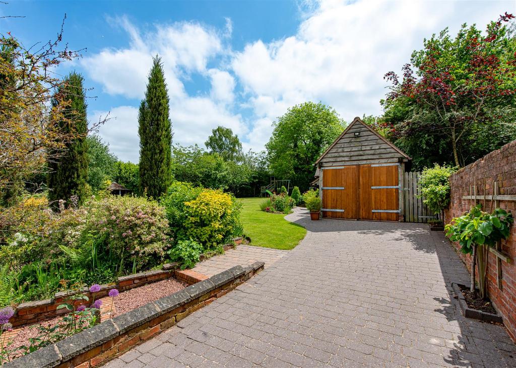 The Tythe Barn-gdn4.jpg