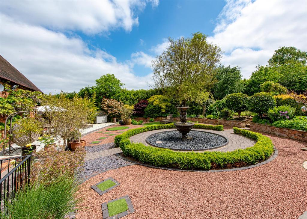 The Tythe Barn-gdn2.jpg