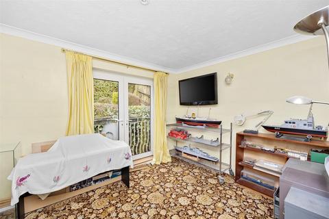 2 Bankside, Brighton, BN1 5GN
