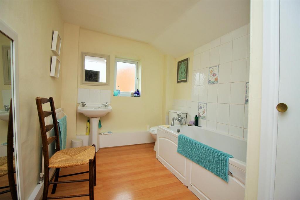 Bathroom 5 Dews Road.jpg