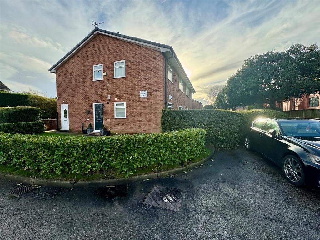 Tillard Avenue, Stockport SK3 2 bed apartment for sale £150,000