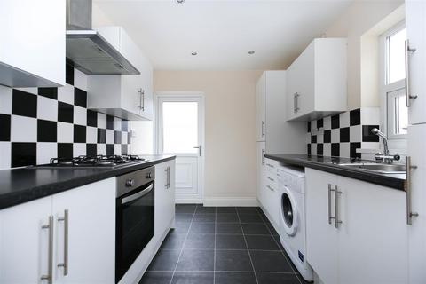 3 bedroom flat to rent, Eighth Avenue, Newcastle Upon Tyne NE6