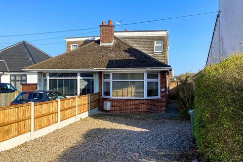 3 bedroom semi-detached house for sale, Beccles Road, Gorleston
