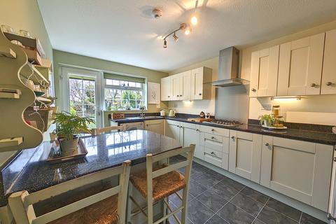 6 Ashleigh Drive, Sheffield, S12 2SA