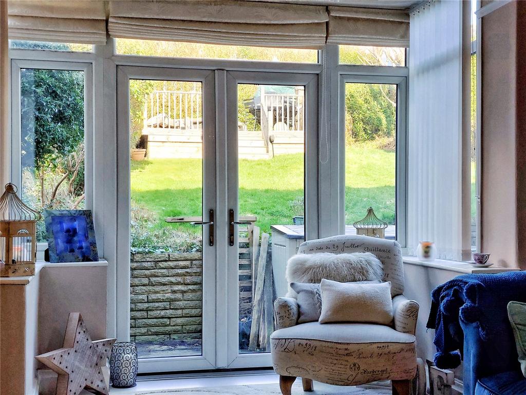 Rear Garden Bay