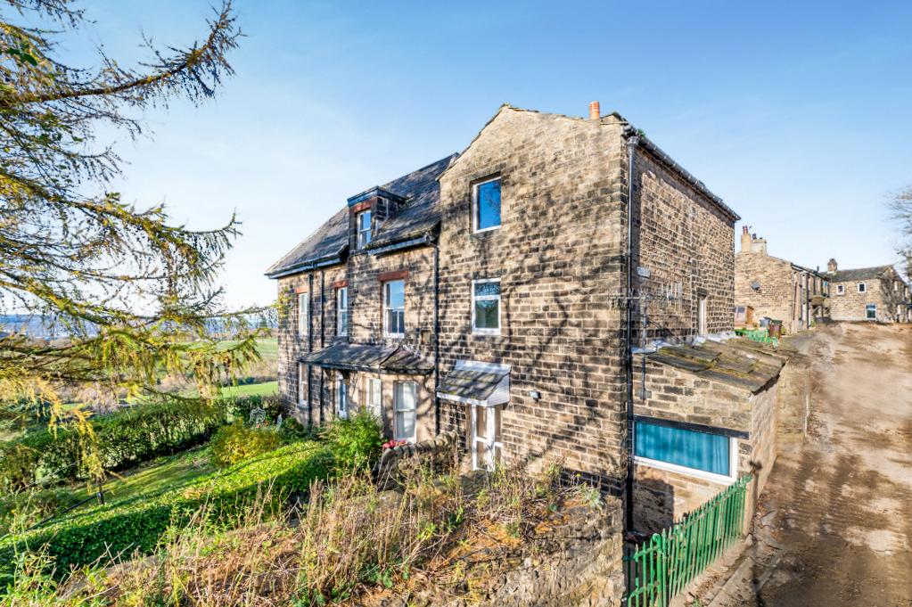 Peasacre, Micklethwaite, Bingley, West Yorkshire, BD16 3 bed end of