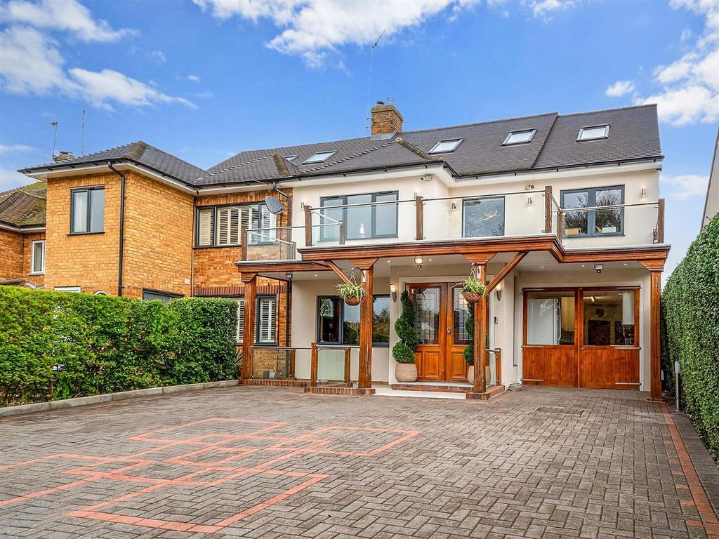 Middle Street, Nazeing, Essex 5 bed semidetached house £1,500,000