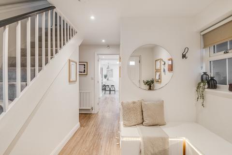 4 bedroom end of terrace house for sale, Holly Walk, Welwyn Garden City, Hertfordshire, AL8