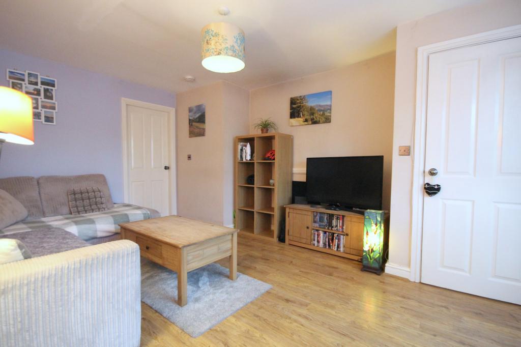 Village Close, Weaverham, CW8 4 bed end of terrace house for sale £