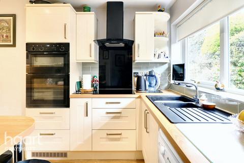 12 The Paddock, Headley, Bordon, GU35 8QE