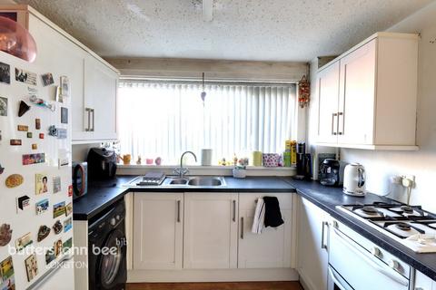 3 bedroom townhouse for sale, Kentmere Close, Stoke-On-Trent