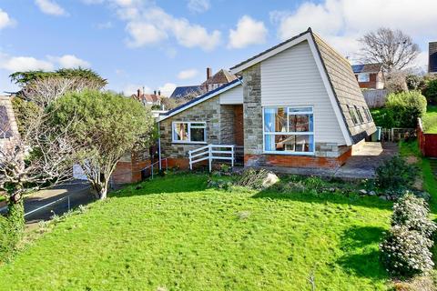 4 bedroom detached bungalow for sale - Diana Close, Totland Bay, Isle of Wight