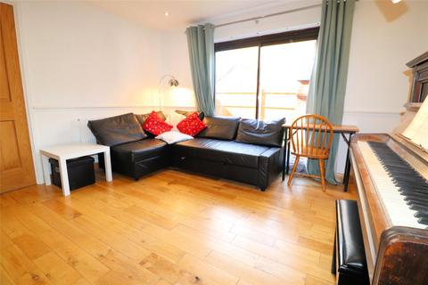 22 Drummond Close, Erith, DA8 3QS