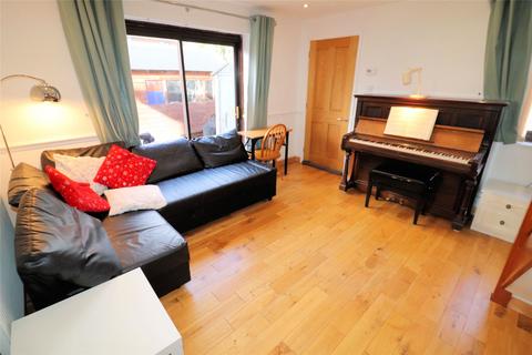22 Drummond Close, Erith, DA8 3QS