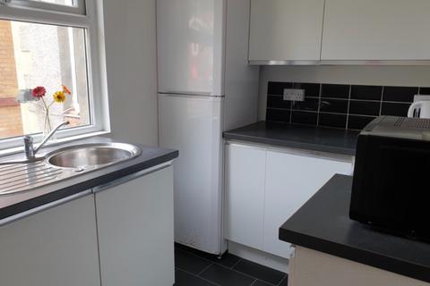 3 bedroom flat share to rent, King Edward's Road, Swansea SA1
