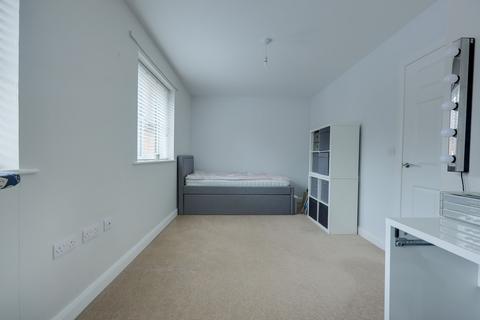 2 bedroom maisonette for sale, Medway Gardens, Burgess Hill, RH15