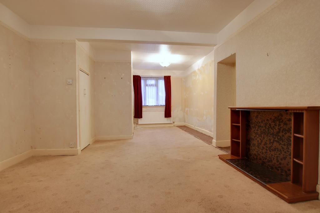 DERLYN ROAD, FAREHAM. AUCTION PRICE... 2 bed terraced house for sale