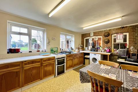 5 bedroom detached house for sale, Bulbourne Road, Tring HP23