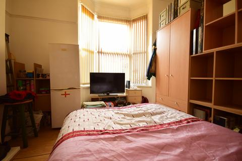 1 bedroom in a flat share to rent, London Road Portsmouth PO2