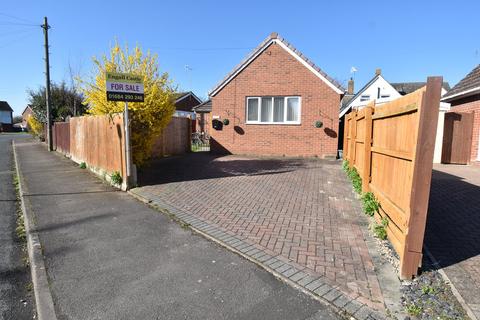 2 bedroom detached bungalow for sale, Rosefield Crescent, Tewkesbury GL20