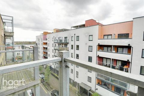 1 bedroom apartment to rent, Wideford Drive, Romford